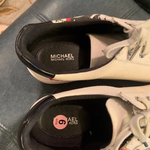 Michael Kors Sneakers - Picture 4 of 5